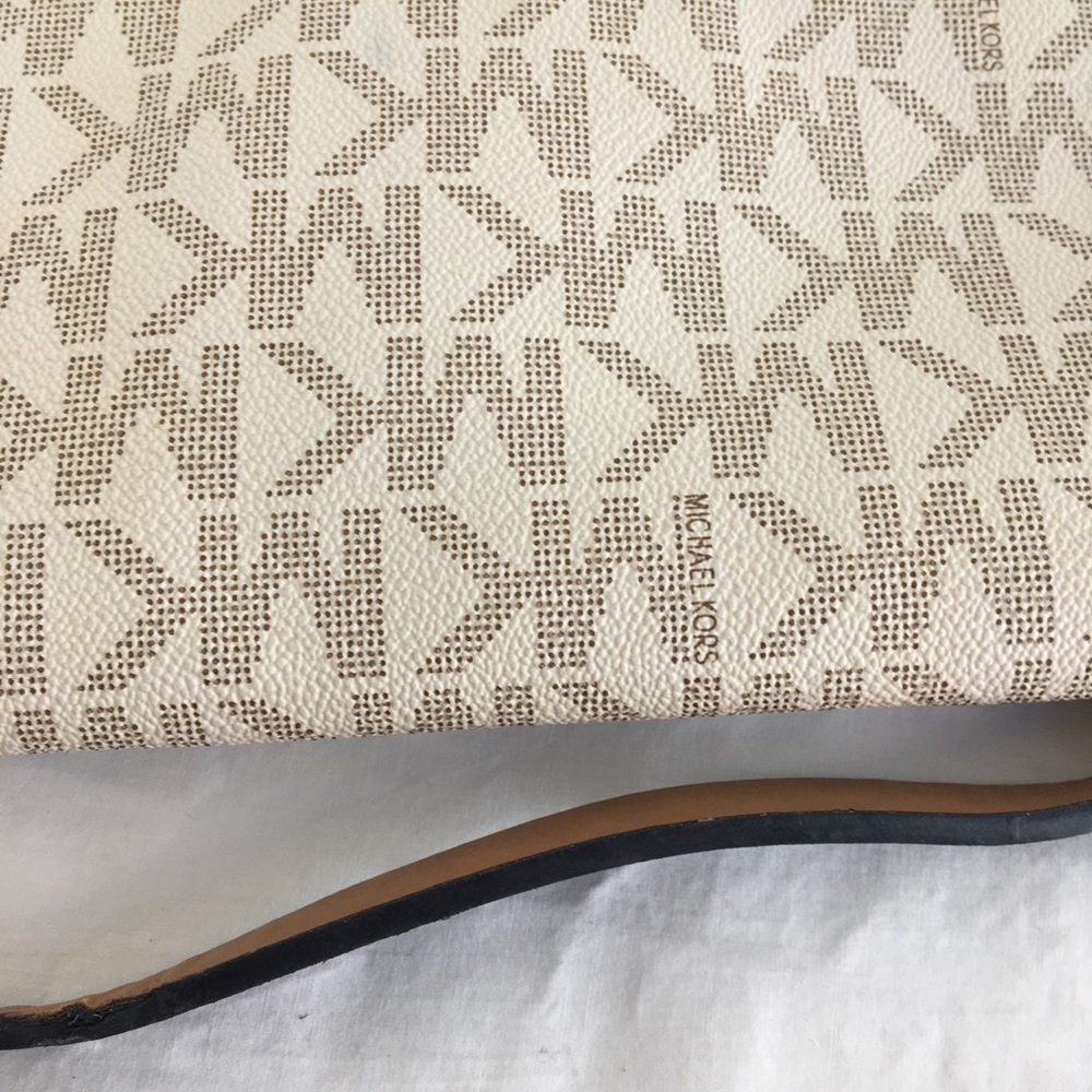 Michael Kors Large Logo Wristlet - Picture 3 of 6